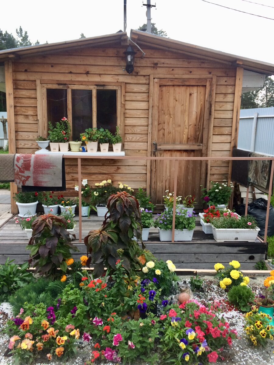 Летний домик создался из пристройки к банеж