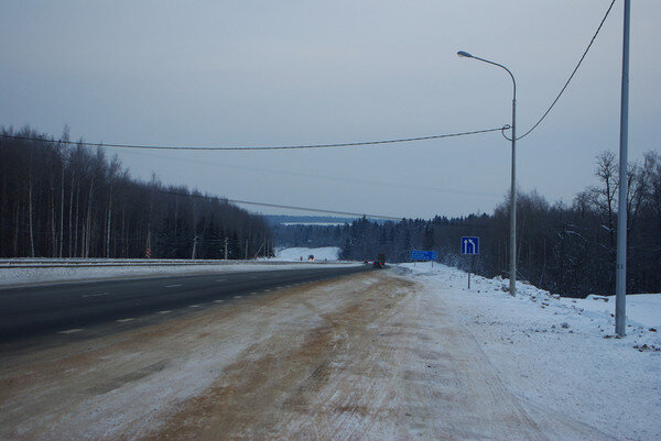 Из Москвы выбрались быстро и без остановок проехали до Ярославля.

