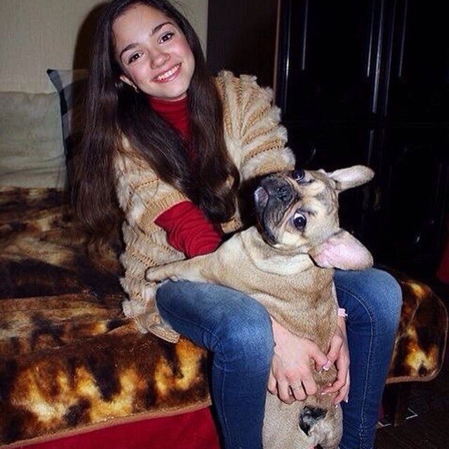 Евгения Медведева со своей собакой Джерри