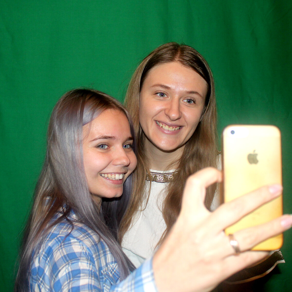 Татьяна Завадская и Дарья Дольникова на съемках фильмов"Книга о любви к дворянину" и "Скульптура невоплощённой любви"