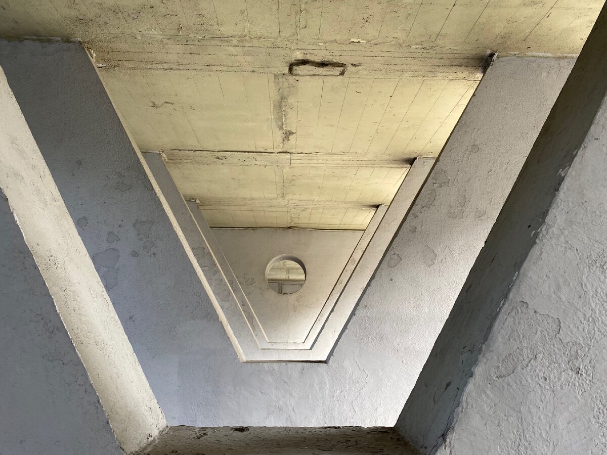 Дом на ножках на проспекте Мира