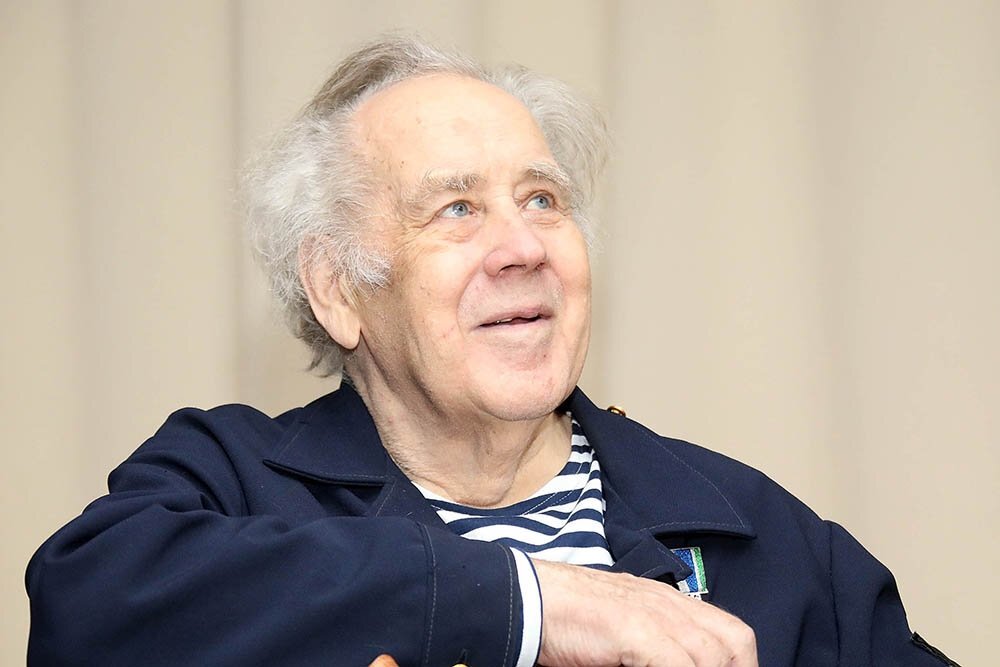 Великий романтик, мой детский супер-герой, добрый и справедливый Владислав Крапивин.