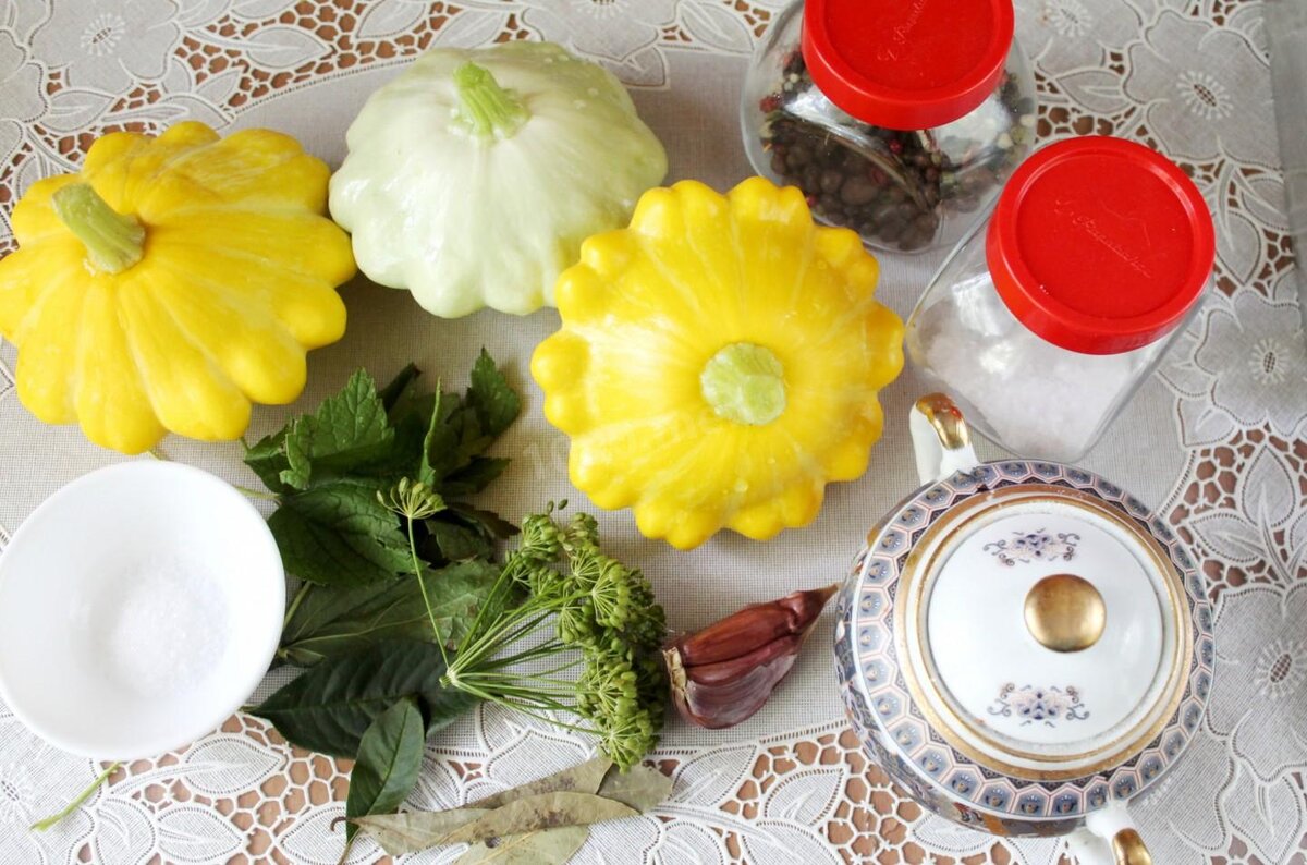 Патиссоны в бочке. Форма патиссона. Патисон или патиссон. Патиссоны консервированные. Патиссоны между первой и второй.