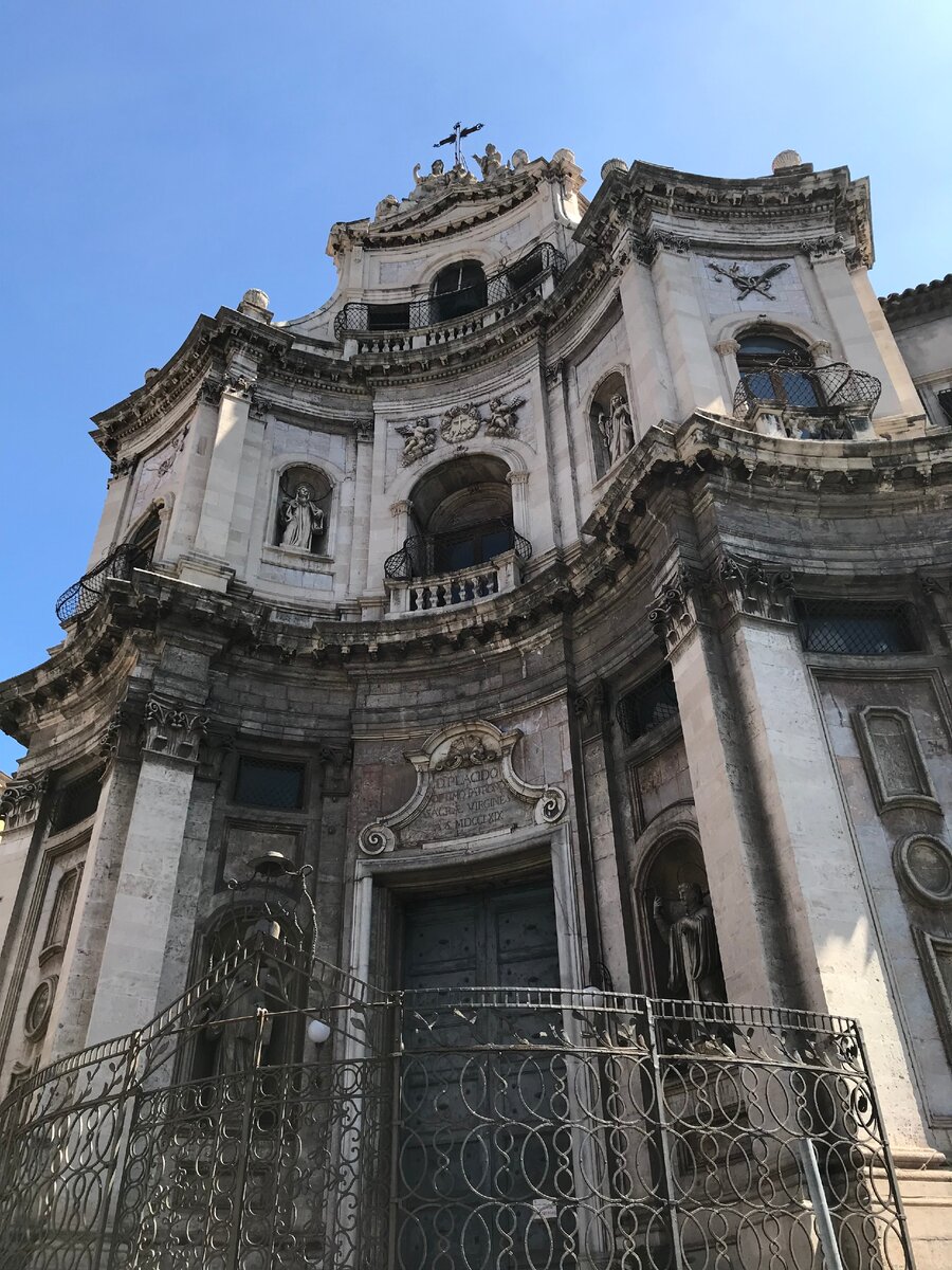 Барокко в Катании из застывшей магмы