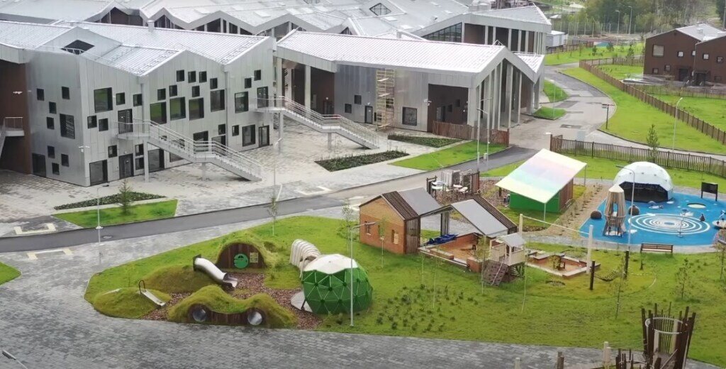 Школа и сад в одном комплексе