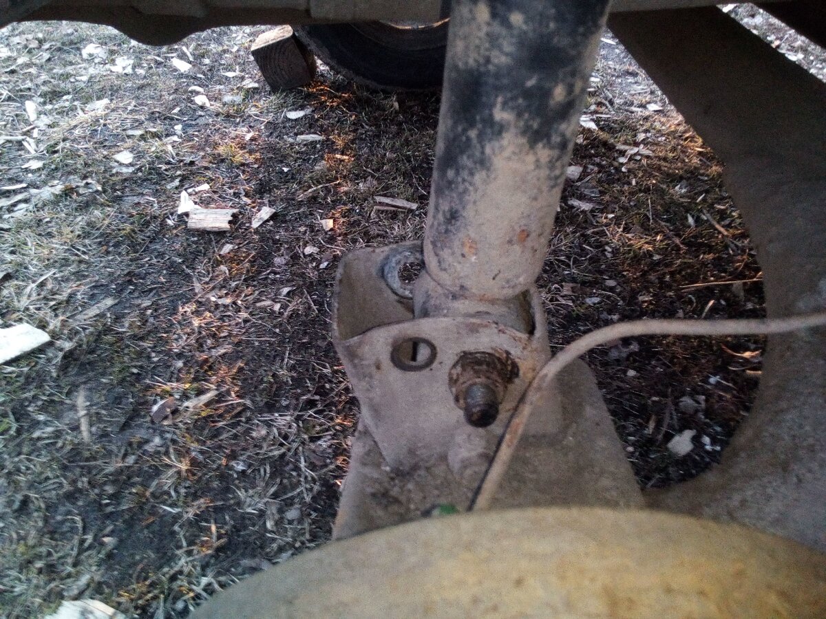 Правильная установка относительно вертикали двух болтов