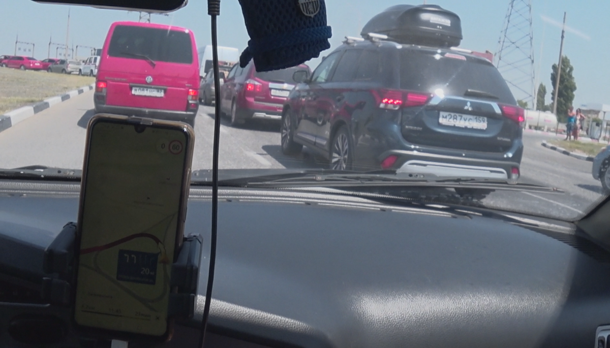 На въезде в Евпаторию около 10:00 утра