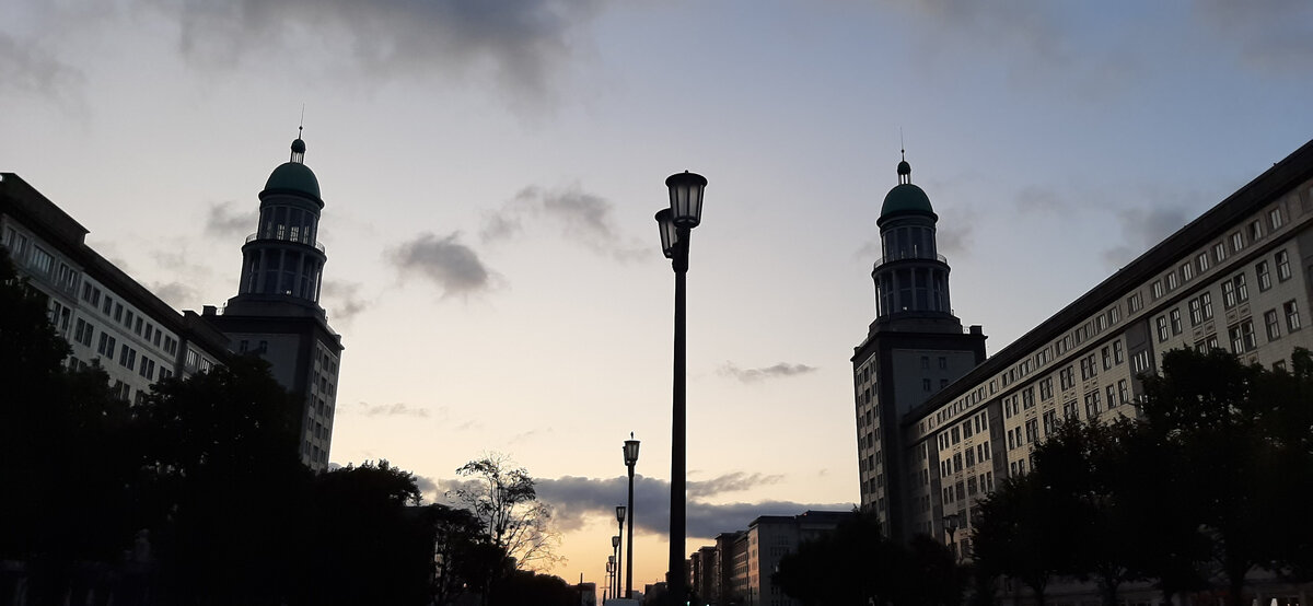 Франкфуртер Аллея 2