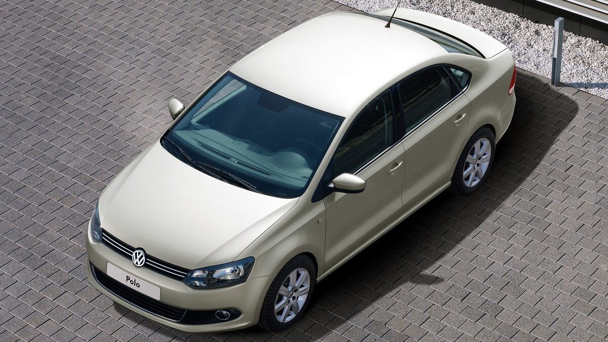 На фото: Volkswagen Polo Sedan '2010–15