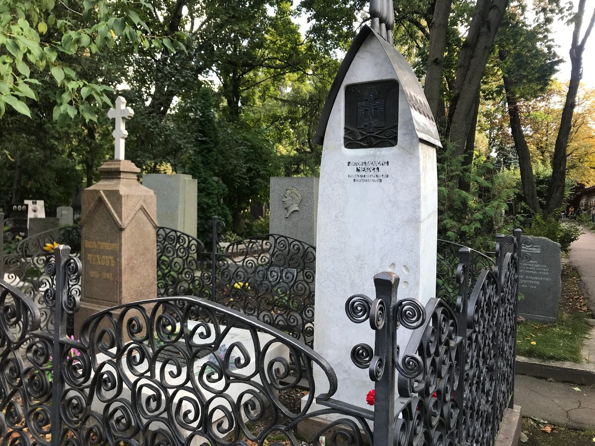 Андрей белый могила Новодевичье кладбище