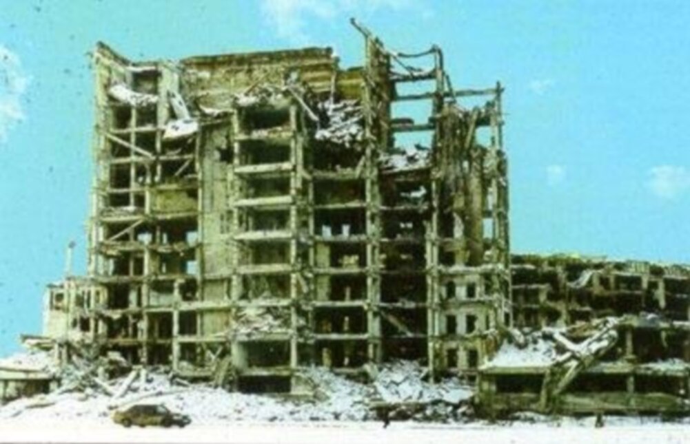 Корпус Строительного факультета ГГНТУ (ГНИ) площадь Орджоникидзе (сейчас Хрущева)