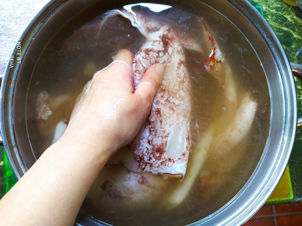 Как приготовить кальмары замороженные неочищенные