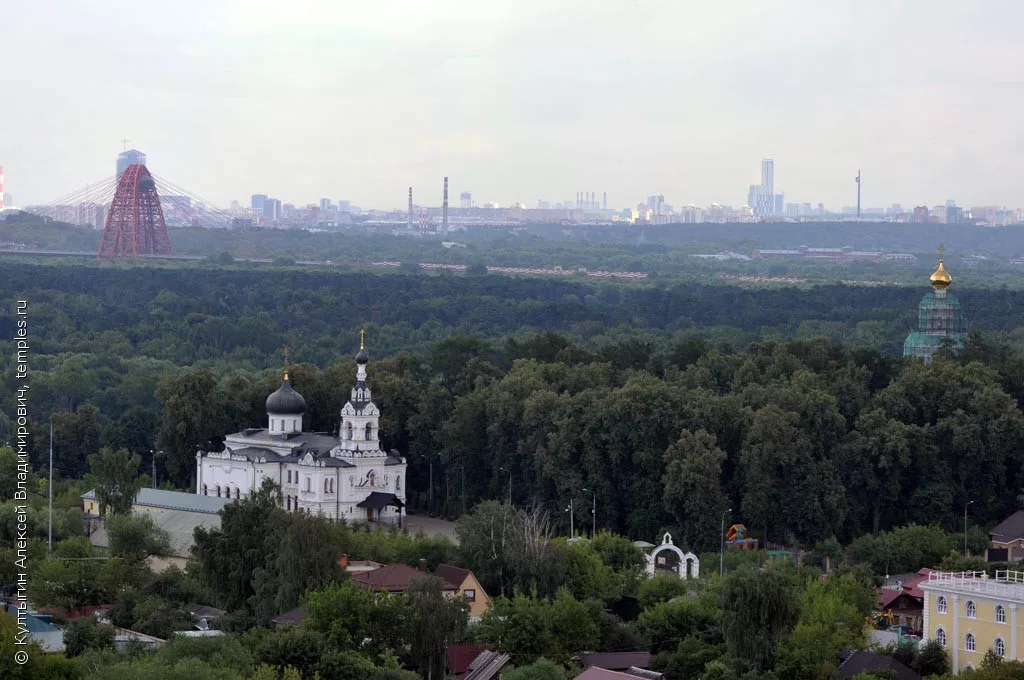 автор указан на фото