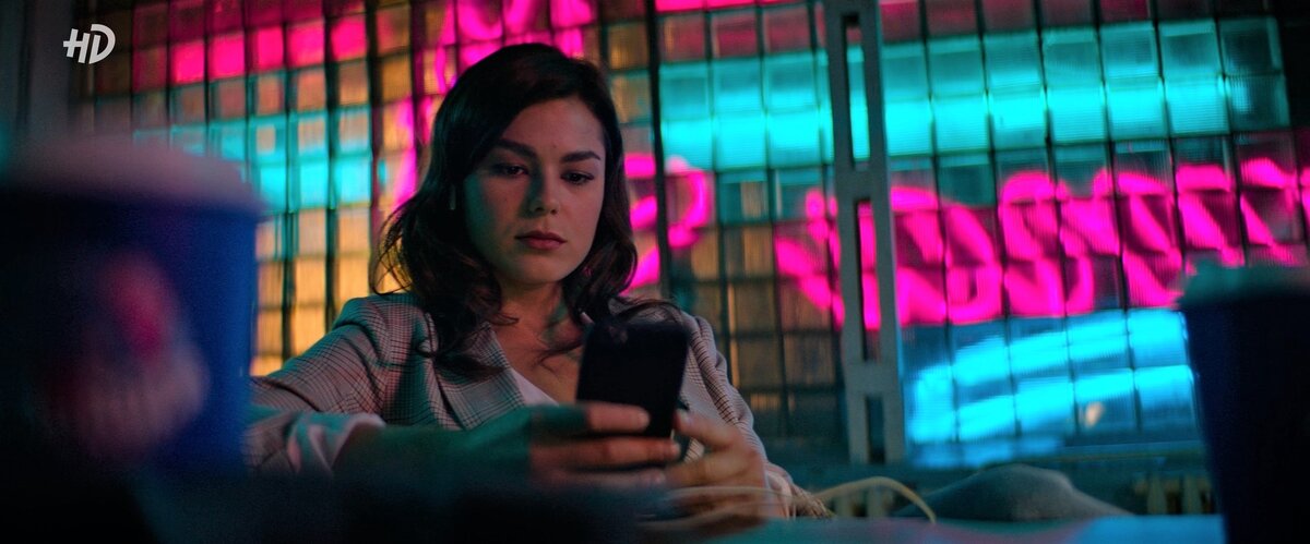 Анфиса Черных («Географ глобус пропил») играет не комедию, а производственную драму. Кадр из т/с "ППЧМЗ".