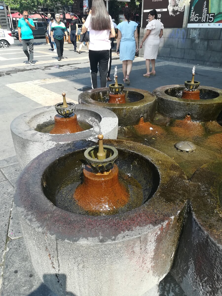 Питьевые фонтанчики