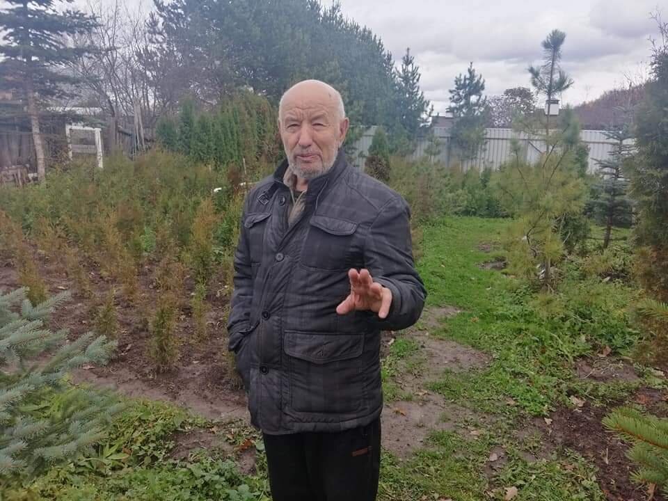Разве похож он на старичка? 