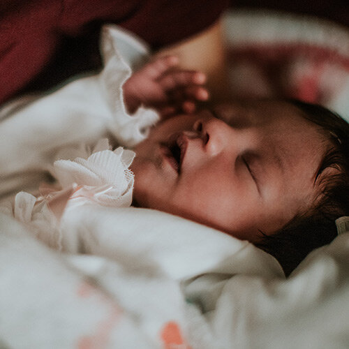 Cопение и хрюканье носом у грудного ребенка. Источник: https://pediatrya.ru/stati/192-sopenie-hryukanje-nosom-u-rebenka