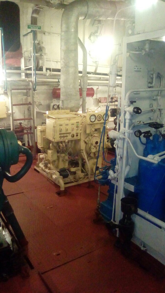 Это котёл, он греет нам воду