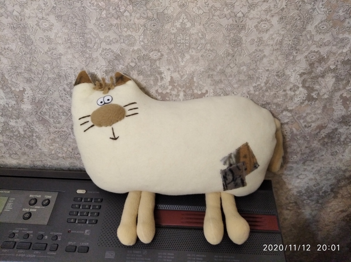 Смешная и уютная подушка