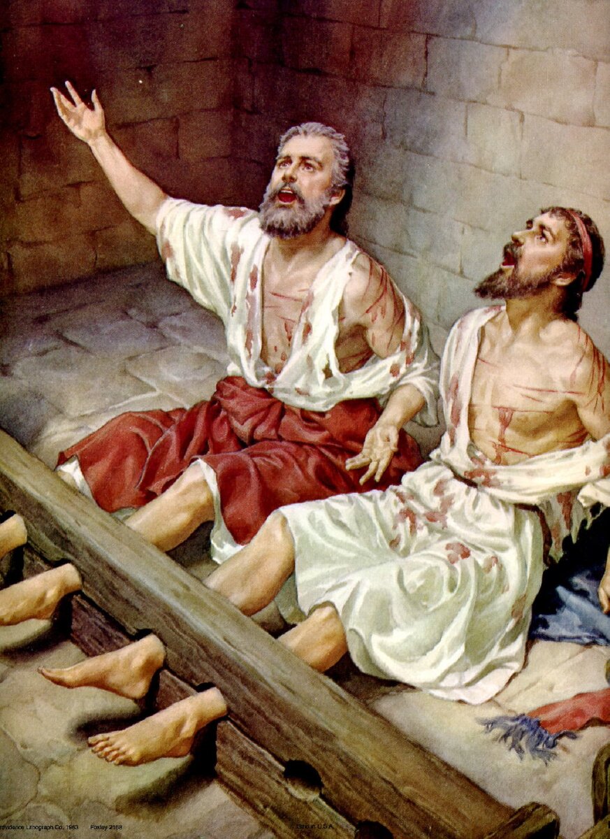 "Около полуночи Павел и Сила, молясь, воспевали Бога; узники же слушали их." Деян.16:25