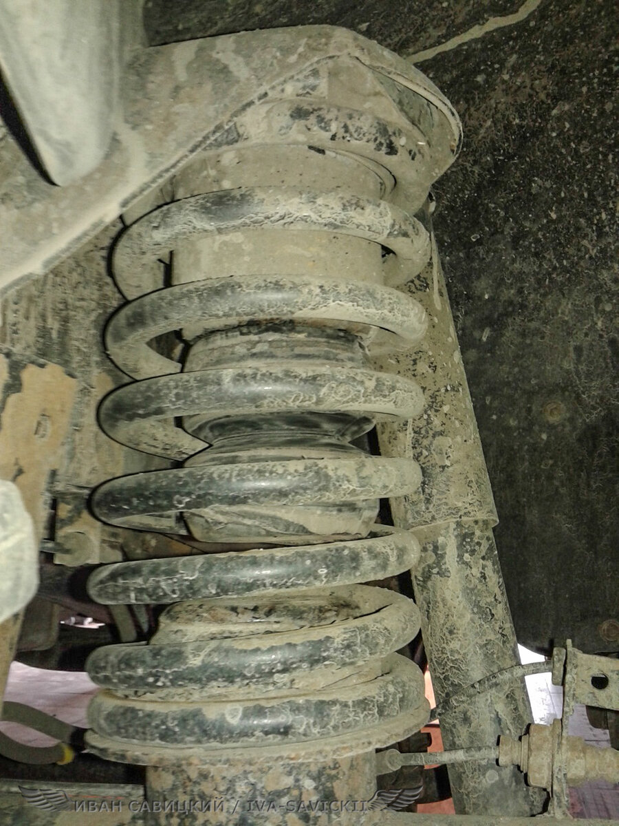 Вот-машина пустая, даже бенза литров 10 в баке всего.....стоит ровно. Бьёт-громко!