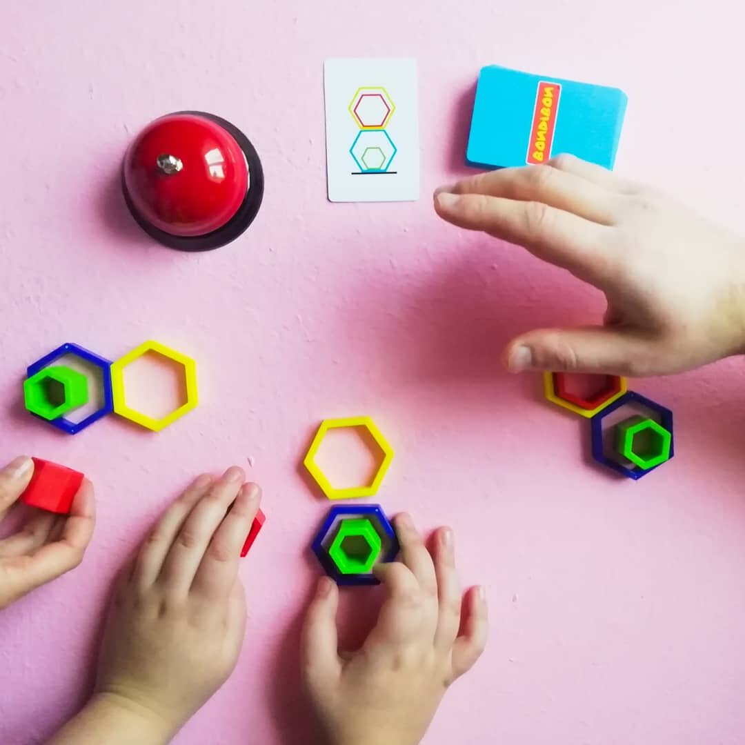 Играем в игру всей семьёй