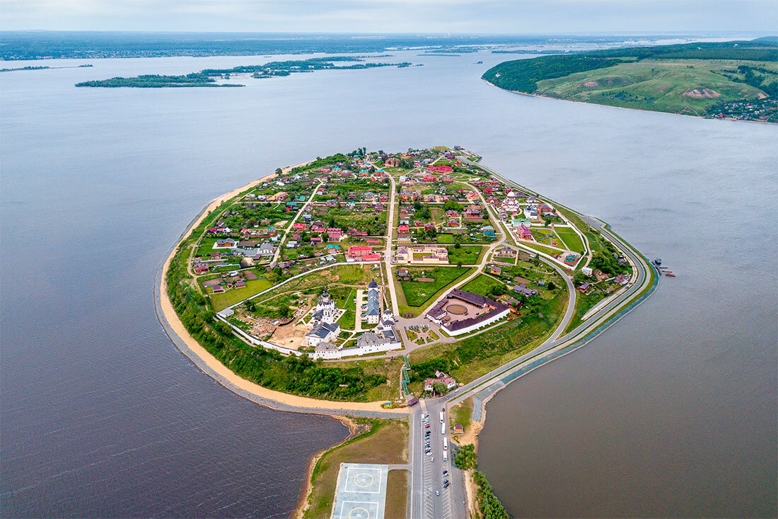 Поселения татарстана. Свияжск остров-град. Татарстан остров Свияжск. Град Свияжск Казань. Музей остров град Свияжск.