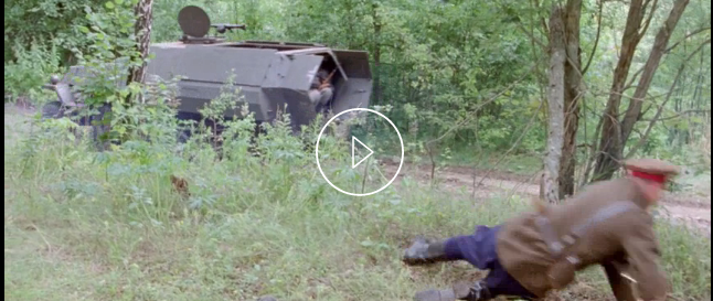 Момент броска гранаты в БМП, кадр из фильма "Днепровский рубеж"