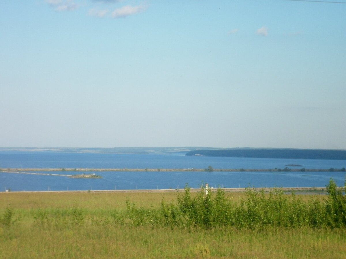 Дорога на устье, где-то после Менделеевска. Фото автора. Июнь 2012 года.