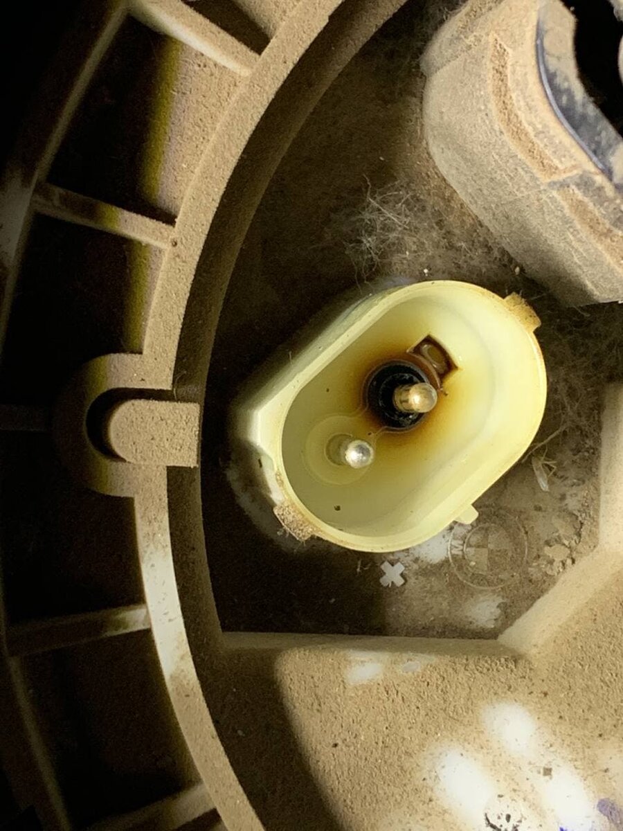 сгоревший разъем бензонасоса