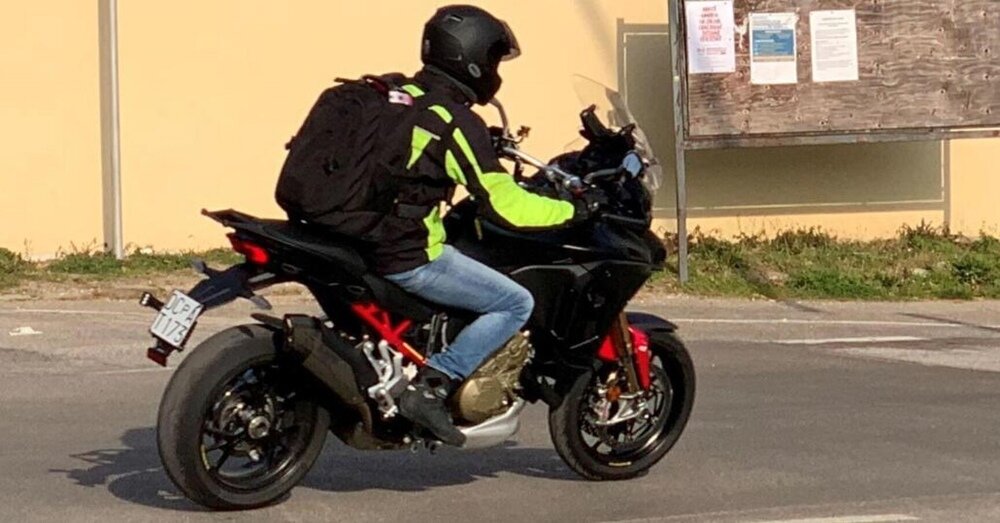 Шпионские фотографии Ducati Multistrada V4 с 17 передним колесом
