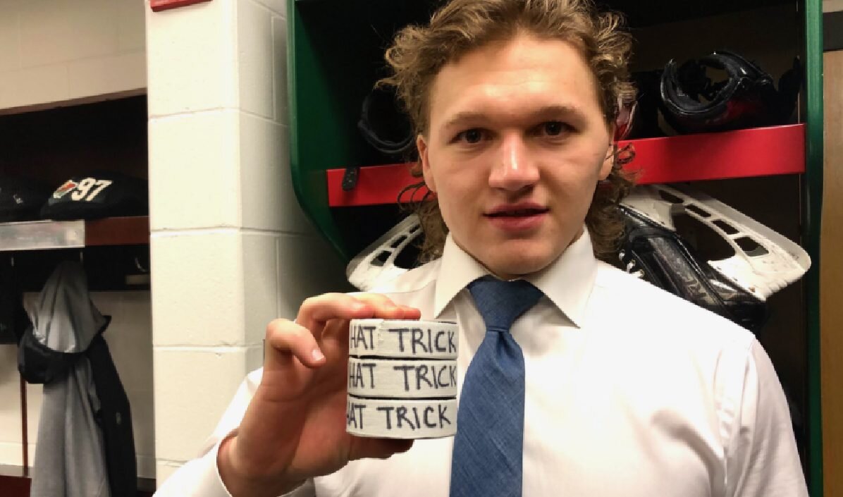 Три шайбы Кирилла Капризова принесли «Миннесоте» победу над «Аризоной» (4:0) в памятном для российского хоккея матче НХЛ.