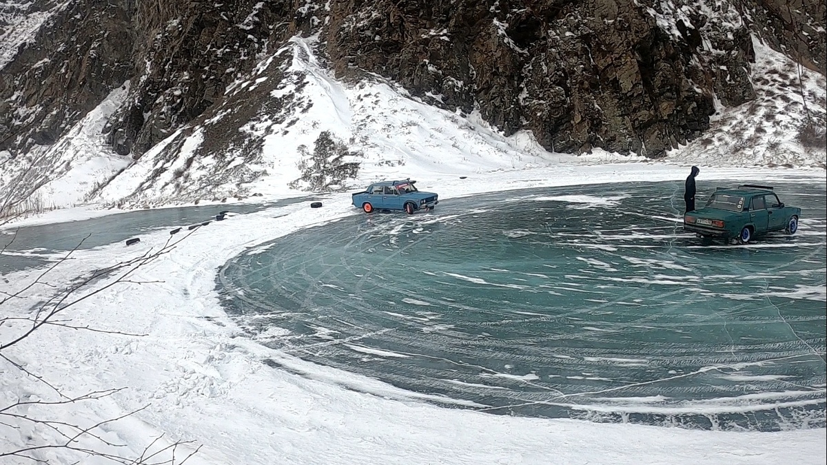 Максимальная скорость в заносе
Ехать в «жиге» на такой скорости по прямой уже страшно, а в управляемом заносе «глаза закрывают» даже лики святых на «тройной иконке» (у нас ее нет, если что).