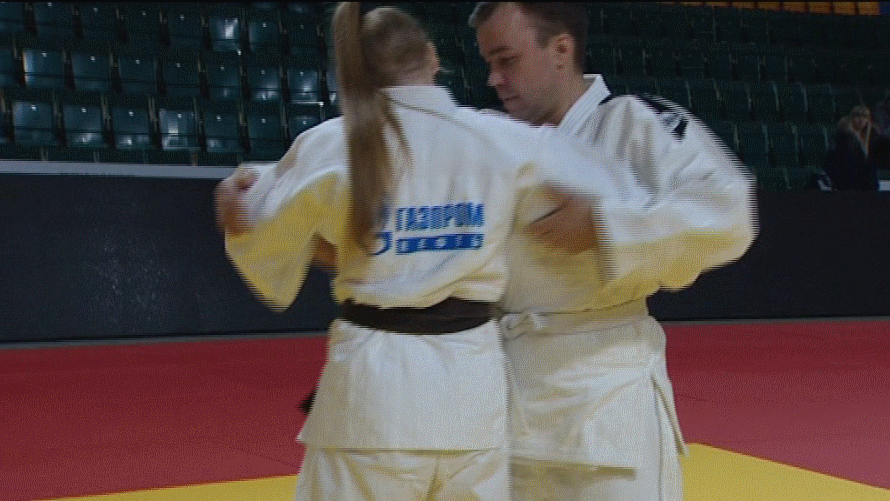 Бросок через бедро