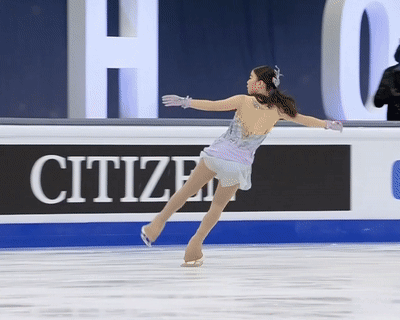 Рика Кихира выполняет 3А в ПП на ЧМ-2021 (источник - 1tv.ru/sport)