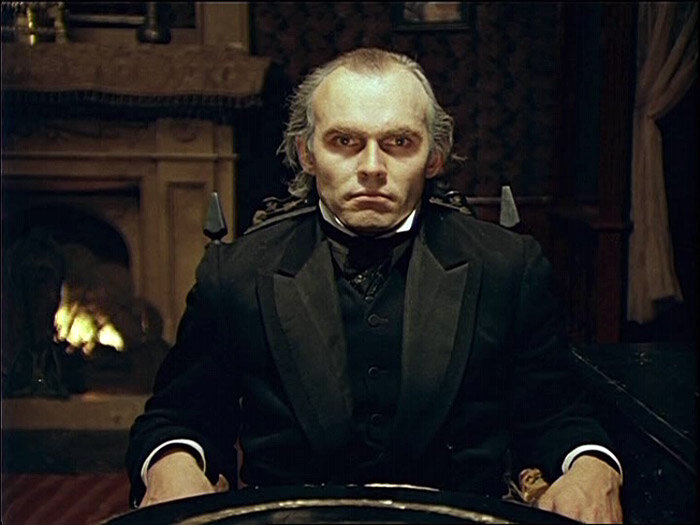 Мориарти, в исполнении Виктора Евграфова. От одного взгляда мурашки бегут.