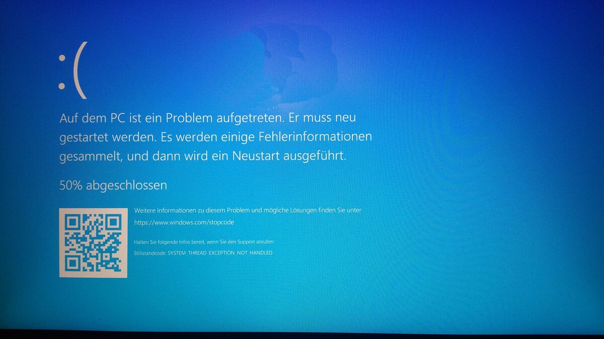 Типичная ошибка в виде синего экрана, из-за которой перезагружается компьютер.