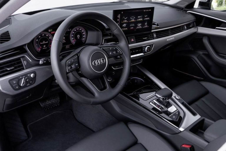 Перетяжка кожей салона Audi A4