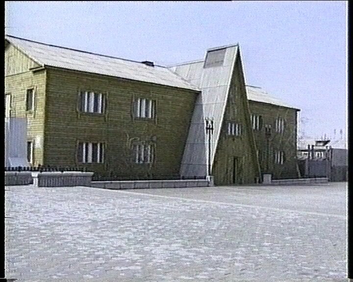 Окружной краеведческий музей, Салехард. Это здание снималось ещё в самом начале XXI века. Сейчас музей переехал в новое здание. 