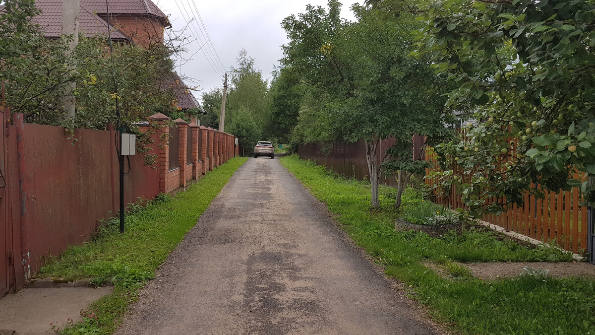 Вот так мы себе представляли свое место (и это реальное фото нашей будущей улицы).