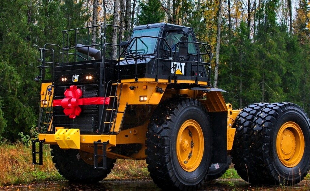 Первый тяжёлый внедорожный самосвал Катерпиллер модели "777Е" в России был произведен в 2017 году