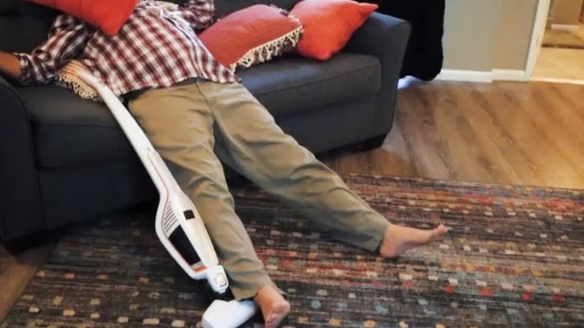 В бою с пылью одинаково тяжело и мужчинам и женщинам