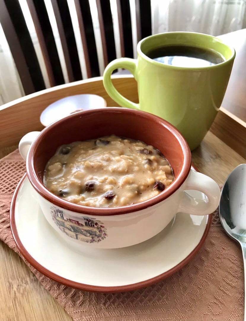 Овсянка на соевом молоке с изюмом и кокосовым маслом🥛 | Овкусе.ру -  Ежедневная готовка в радость! Пошаговые рецепты с фото | Дзен