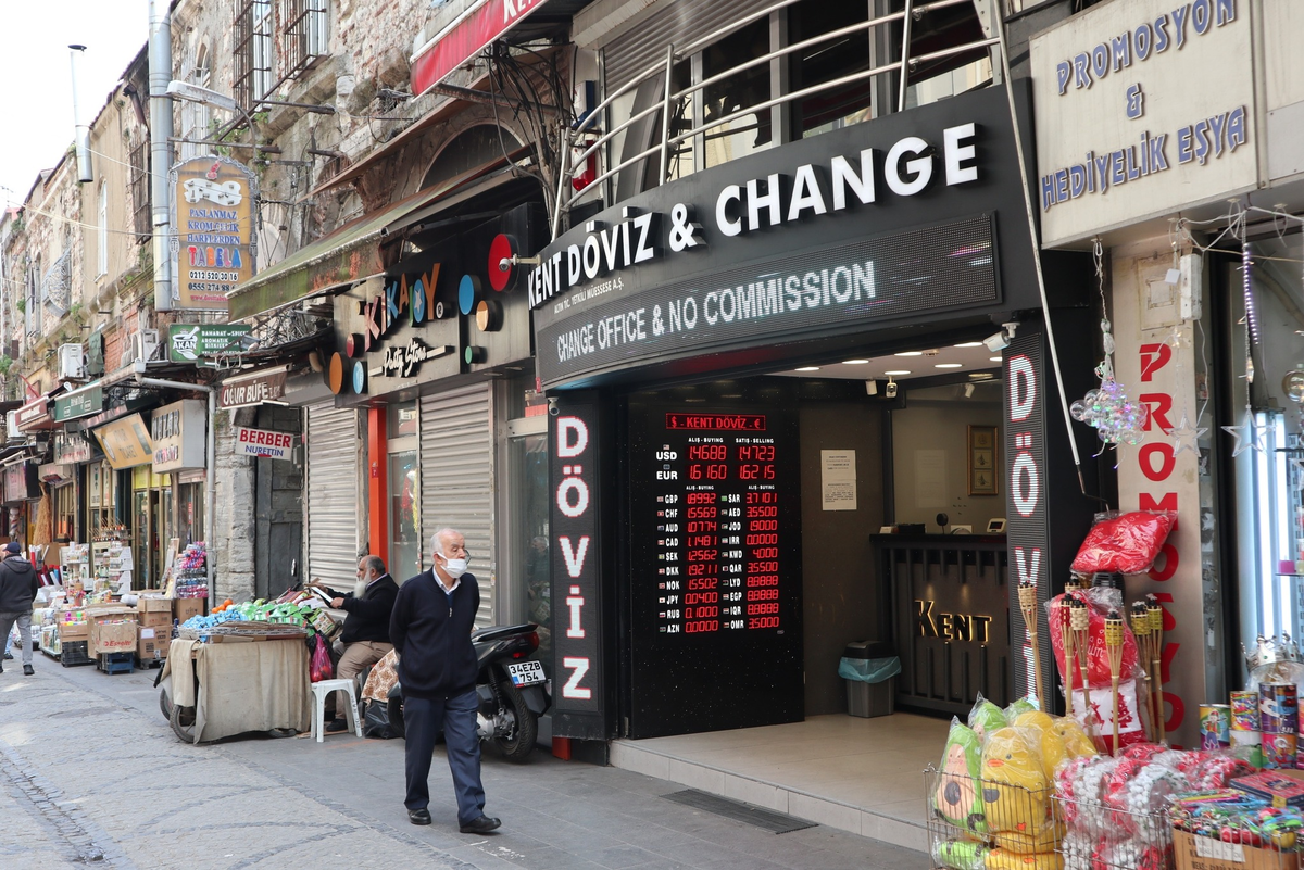 Как расплачиваться за границей в наши дни, когда карты не работают, а доллары не купить? Рассказываю на примере Турции