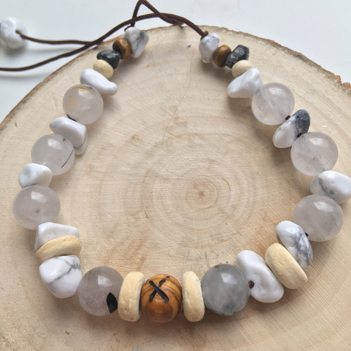 Авторский браслет с руной Гебо - рутиловый кварц, говлит и дерево