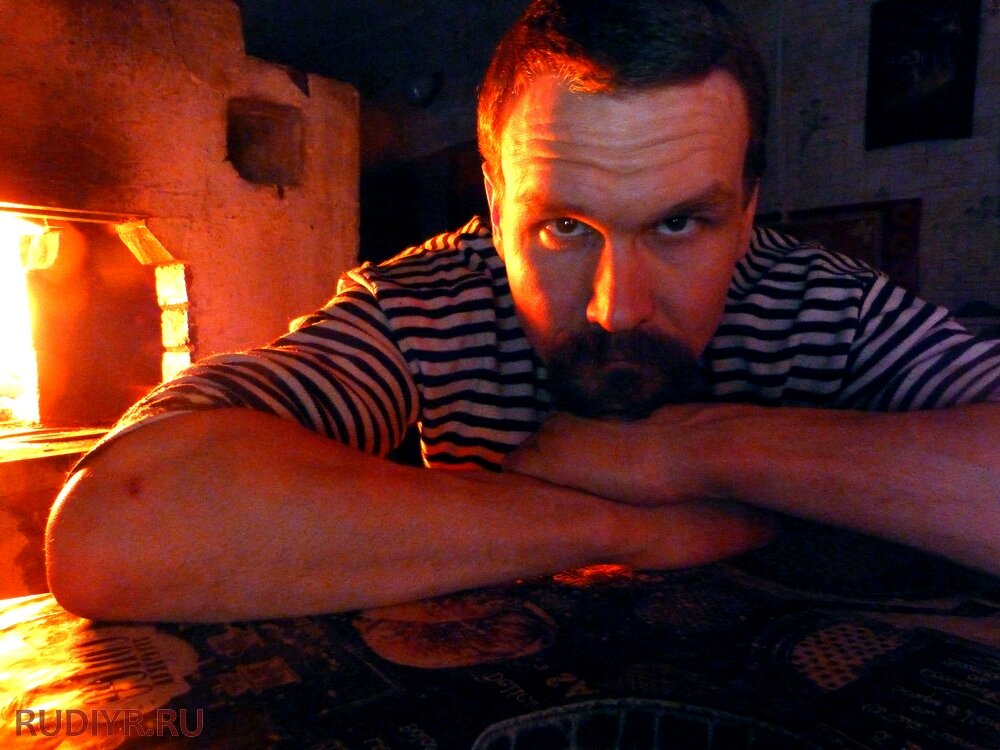 Эта печь и блики её огней на стенах избы снятся мне до сих пор, хотя я 4 года, как покинул Слободу