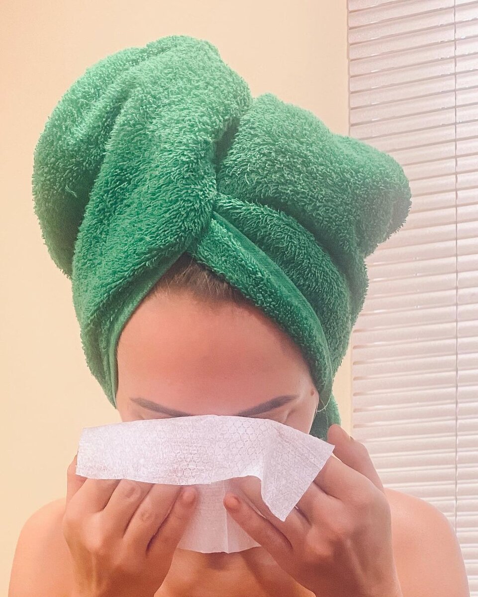 Моя кожа некоторое время была не в очень хорошем состоянии…

И как девушка, которая себя любит, я искала пути выхода из этой ситуации.

Путь был длинным, но выход я нашла. И готова делиться своим опытом, потому что хочу делать мир красивее…

Для меня найти хороший продукт - это кайф.

Особое внимание я уделяю волосам, ведь волосы для девушки - неотъемлемая часть. Каждая девушка по-своему прекрасна, а с ухоженными волосами она становится ещё лучше. Поэтому я буду делиться продуктами, которые могут улучшить состояние волос.

Если вы ищите уходовую косметику, в моем блоге сможете подобрать что-то для себя.