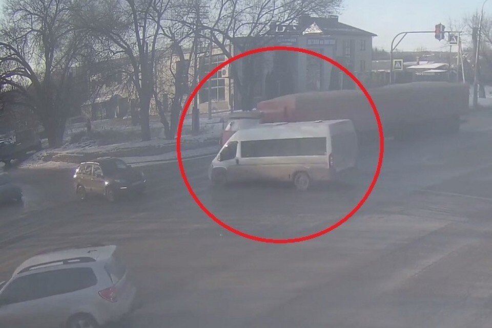     Водитель грузовика нарушил ПДД.  ГУ МВД по Волгоградской области