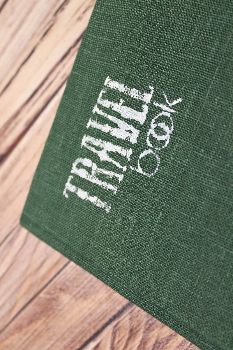 Отрисованный на ткани текст