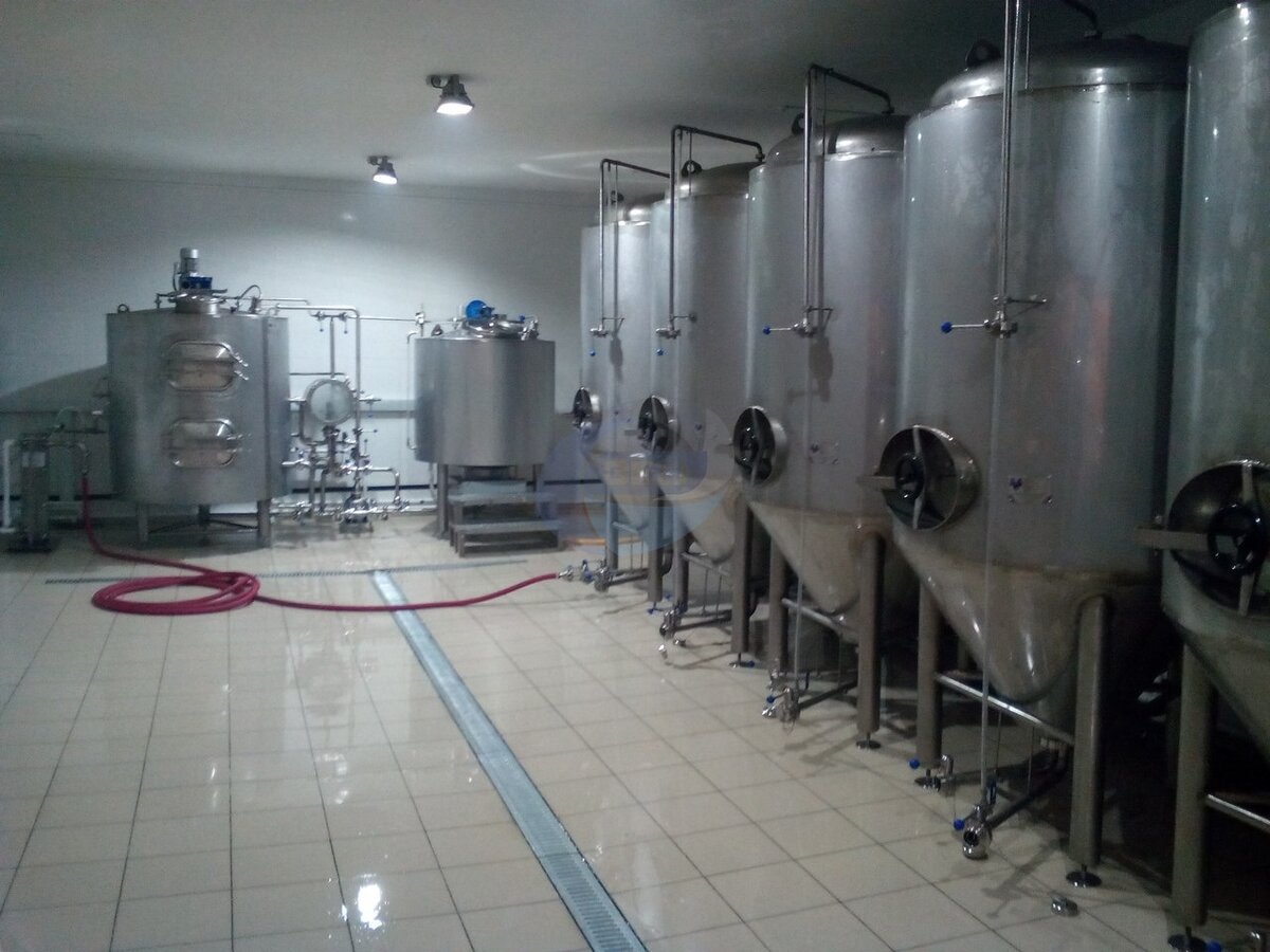 Пиво бродит в таких танках и это далеко не самые большие) (фото с интернета).